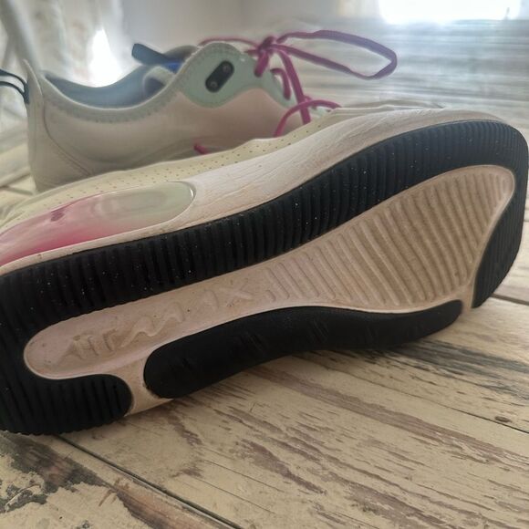 Nike Women's Air Max DIA SE Sneakers - Picture 6 of 7